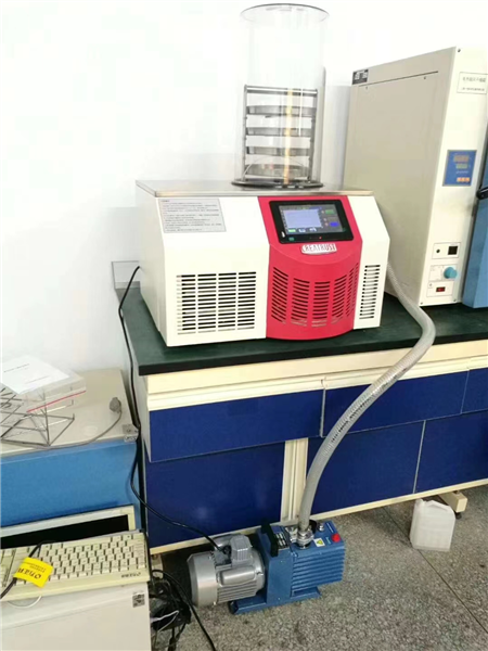 凍干機(jī)內(nèi)的擱板有何具體作用？